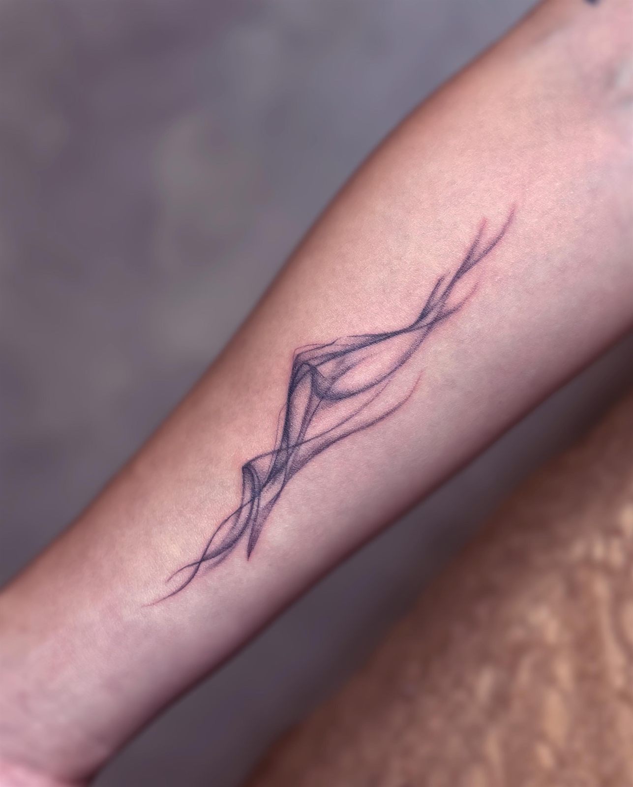 強強 台中女刺青師 寫實 / 手 / 黑白 刺青作品 RedSnake Tattoo