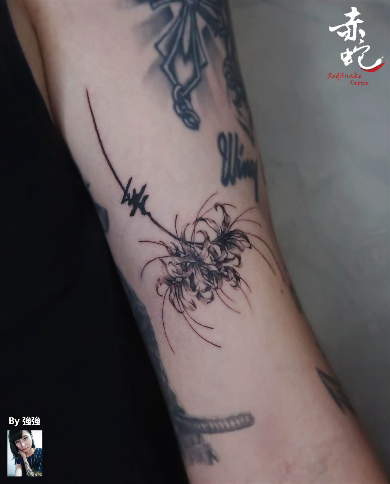 強強 台中女刺青師 插畫 / 手 / 黑白 刺青作品 RedSnake Tattoo